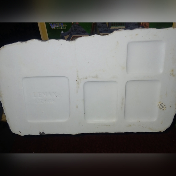 Lemax Lighted Winery Building - Green, Red, and Brown - Picture 7 of 9